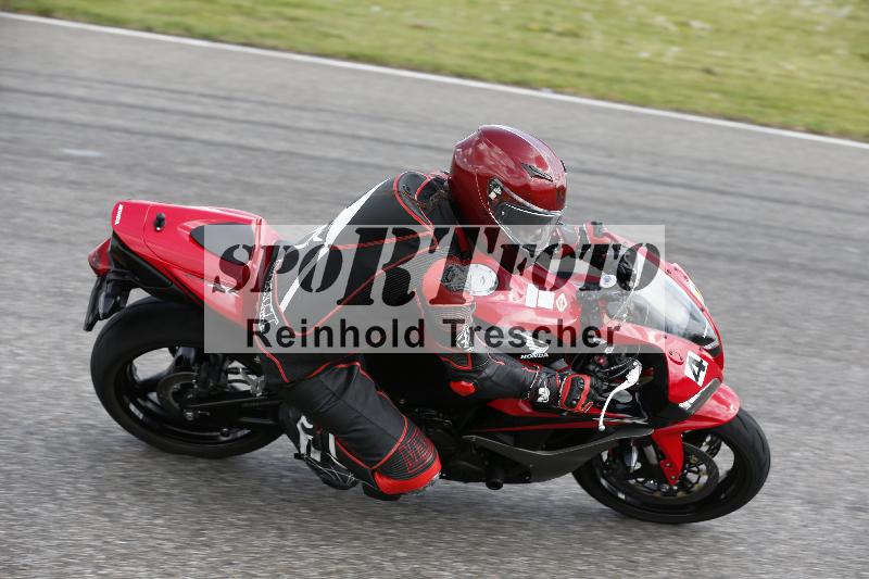 /Archiv-2025/09 22.04.2025 Cornu Master School ADR/rot-rouge/42